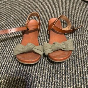 NWOT brown&green sandals 🩴